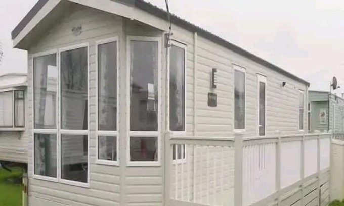 Heacham Ski Chalet | Luxury 2 Bed Caravan Heacham Beach Pets go Free