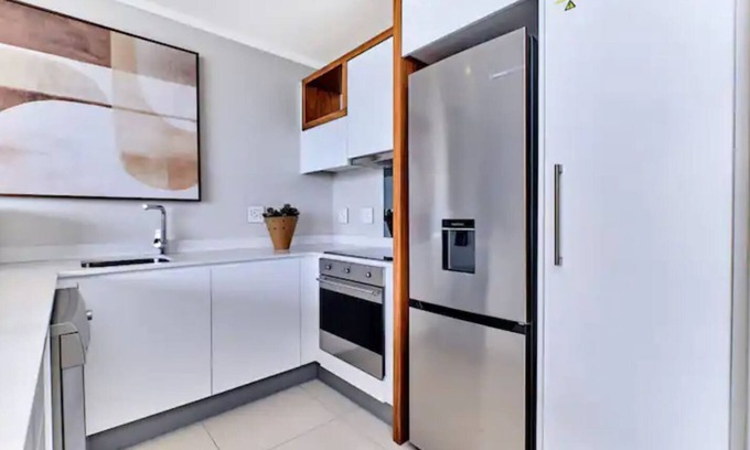 Greater Johannesburg Metropolitan Area Apartment | Luxury 2 bed en-suite on the 10th floor with views