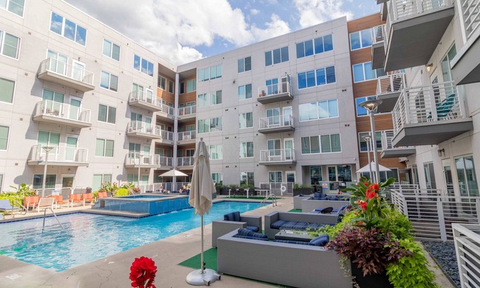 Grandview Heights Apartment | Luxury 2 Bed with a loft
