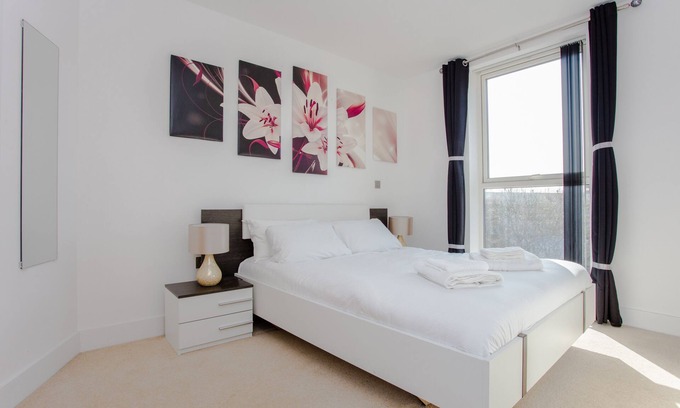 Ferndale Apartment | Luxury 2 Bedroom/2 Bath Flat next to Brixton Station/O2 Academy for Max 7 Guests