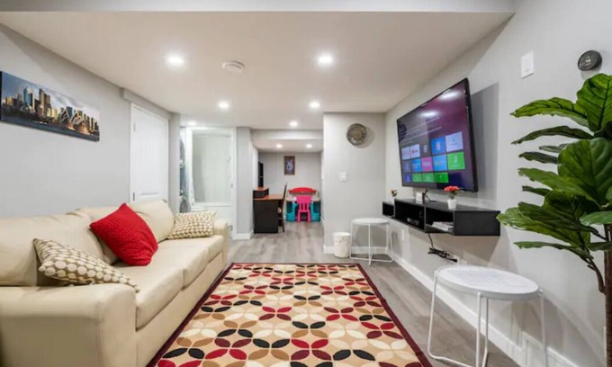 Airdrie House | Luxury 2 Bedroom Suite