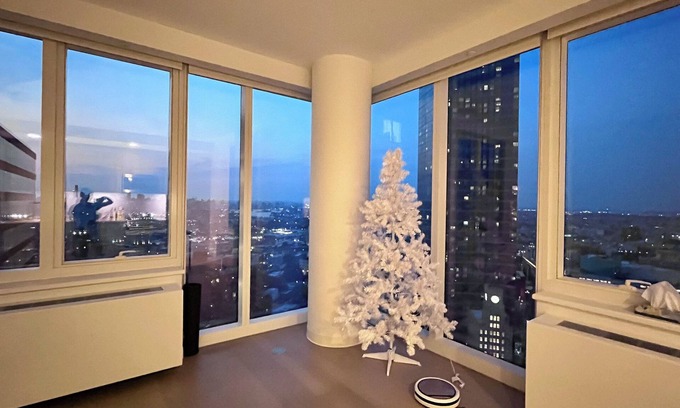 Queens House | Luxury 2 beds 2 baths Corner Apartment Breathtaking City Views Modern Retreat