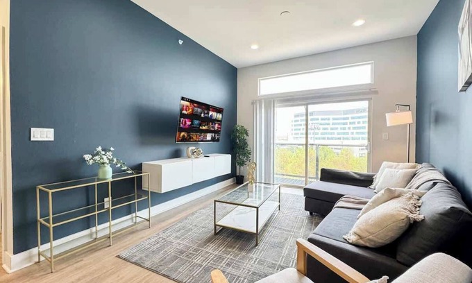 Deep Ellum Apartment | Luxury 2BD | Deep Ellum | Free Parking | Pool+Gym