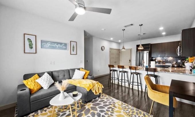 McKinney Apartment | Luxury 2Bed Queen Suite, Free Parking Wifi Gym, Hwy 121 and PGA Golf Course