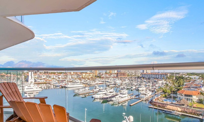 Isla Iguana Apartment | Luxury 2BR w Rooftop Pool & Yacht Views: Nautico 6C