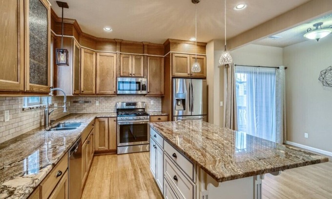 Arbor Lodge Apartment | Luxury 3/3 apartment close to MAX tram, Fred Meyer at exit 305