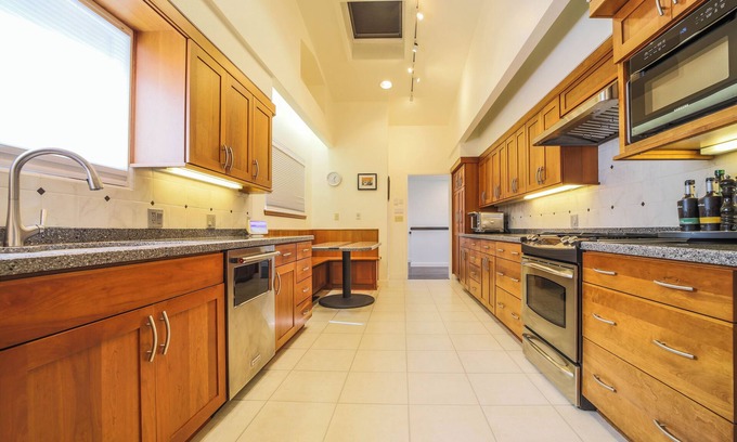 San Luis Obispo House | Luxury 3-bd/bath w/amazing views near Downtown & Campus!