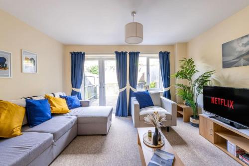 Cribbs Causeway House | Luxury 3 Bed house, 8 people, with street parking!