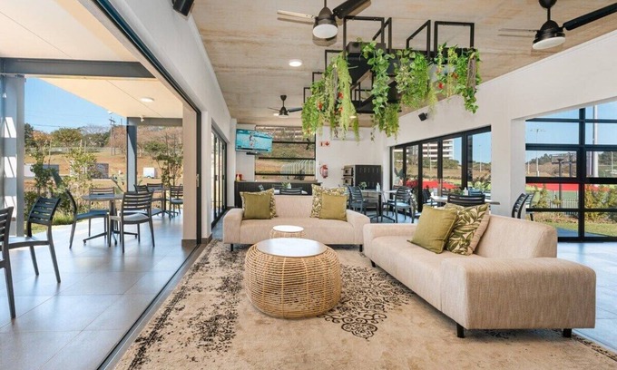 Ballito Apartment | Luxury 3 - Bedroom Garden Apartment