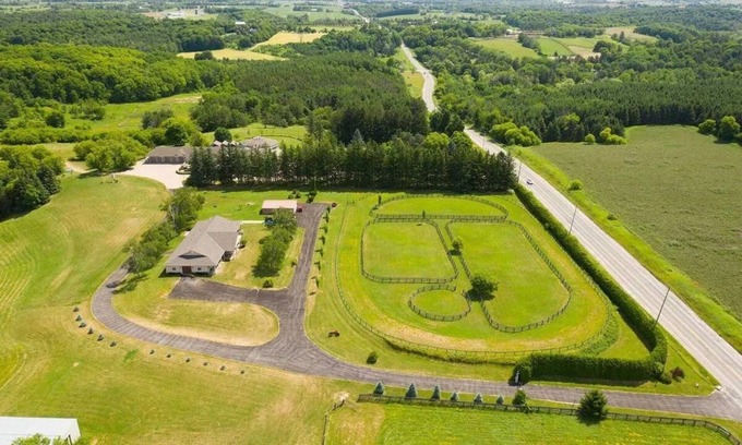 King Other | Luxury 3 Bedrooms Guest House In King City