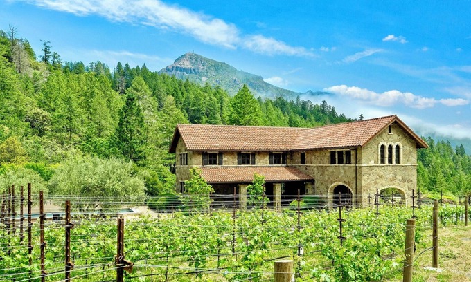 Sonoma County Villa | Luxury 38-Acre Napa Estate with Pool, Vineyard Views & Fire Pit