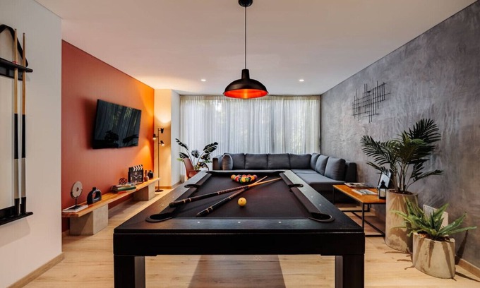 La Florida Apartment | Luxury 3BR Apt with AC and private Pool table