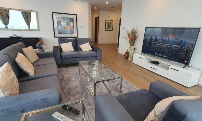 Dubai Marina Apartment | Luxury 4 bedroom apartment close to the beach