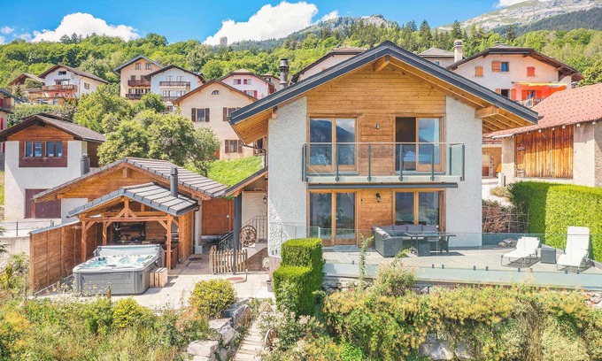 Randogne Ski Chalet | Luxury 4-Bedroom Chalet with Hot Tub & Game Room in Crans-Montana