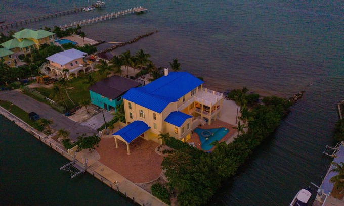 Summerland Key House | Luxury 4 bedroom 4 bath home over looking the Atlantic