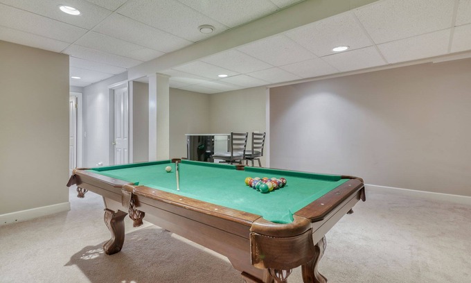 Downtown Rochester House | Luxury 4 Beds/3.5bath house with pool table