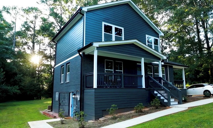 Belvedere Park House | Luxury 4BR 4BA In-law suite Firepit Lounge