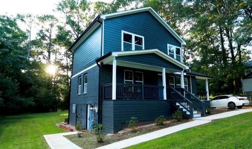 Belvedere Park Apartment | Luxury 4BR 4BA w In-law suite & Firepit Lounge