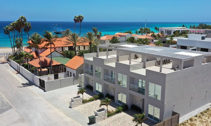 Malmok Villa | Luxury~4BR/BA~Private Pool~Ocean View~Just Steps to the Beach!