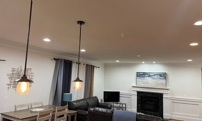 Aurora Highlands House | Luxury 5-bed 4.5 Bath house in Arlington. Walk to metro and Pentagon City Mall