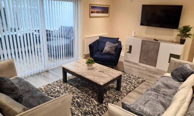 Solihull House | Luxury 5-bed Ensuite house Solihull