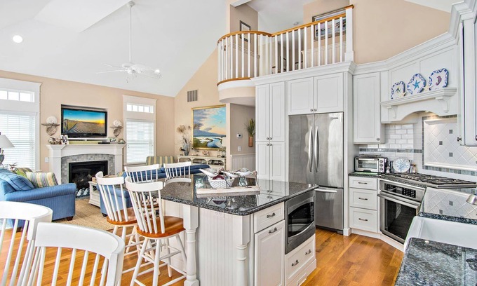 Avalon House | Luxury 5-bedroom home with POOL, close to town and beach!