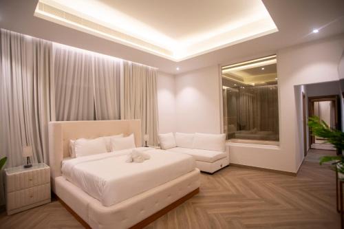 Dubai Apartment | Luxury 5 Bedroom Villa Nad Al Sheba