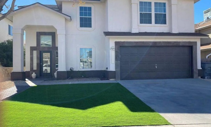 Bear Ridge House | Luxury 5 Bedrooms with Stunning Backyard Residence