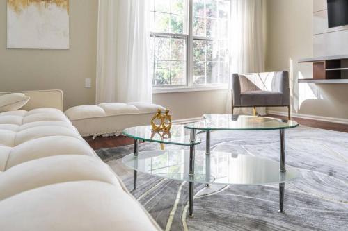 Newark Villa | Luxury 5 Star Home near NYC & Free Parking near EWR