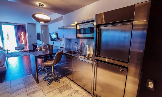 Las Vegas Apartment | Luxury 53rd Flr Condo with Amazing Sunset View & Balcony NO ReFee at Palms Place
