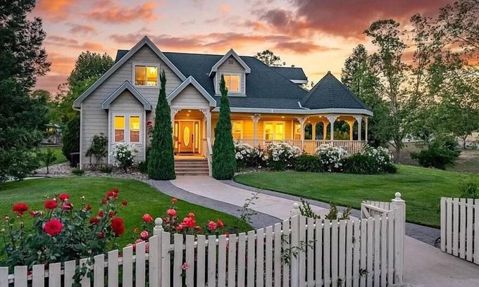 Atascadero House | Luxury 5BR Great Location Sleeps 15!