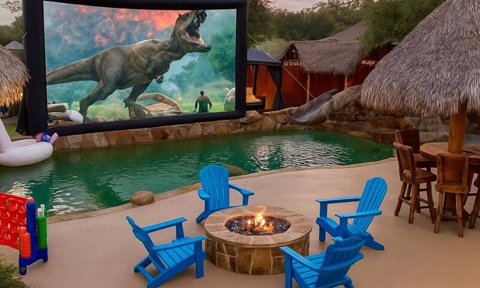 Alvin House | Luxury 5BR w/Casita Pool Hot Tub Tiki Bar