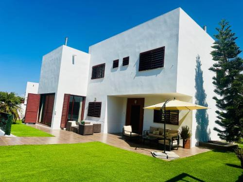 Montequinto Villa | Luxury 6-bedroom villa with pool and gardens