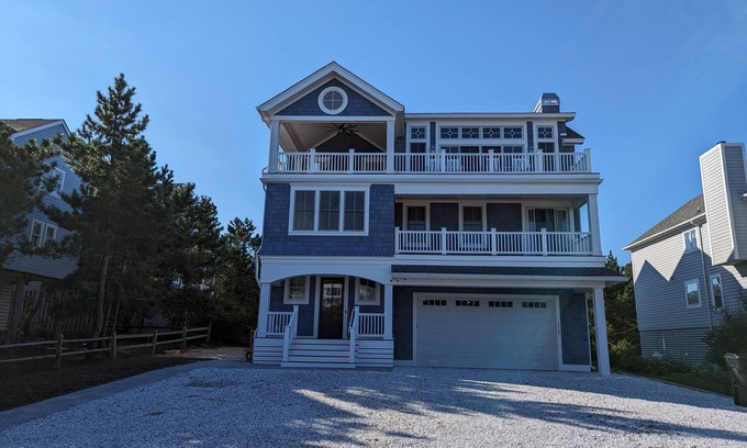 Bethany Beach House | Luxury 7BR Retreat with Rooftop Decks & Ocean Views–Breakwater Beach, N. Bethany