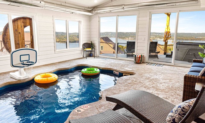 Kimberling City House | 💙 LUXURY 9 BED LAKE HOUSE/PRIVATE INDOOR POOL/HUGE GAME RM/THEATRE RM & SAUNA!
