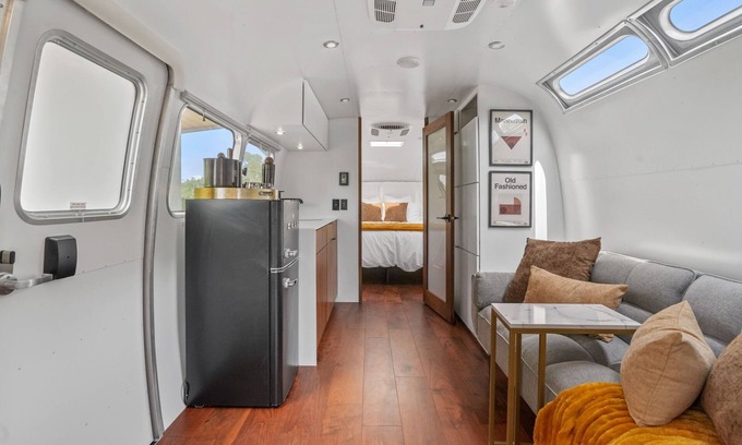 Rockbridge House | Luxury Airstream Glamping Manhattan Unit 1 of 6, On-Site Hiking, Sauna, Plunge