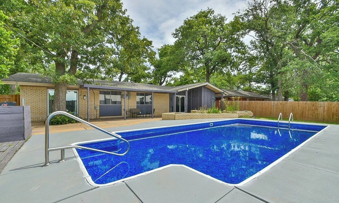 Central Oklahoma City House | Luxury and Modern Oasis with Heated Pool - 5 min away from the OKC Outlets!