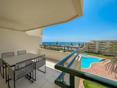 Gale Apartment | Luxury Apart wStunning Sea Views, Walk Beach