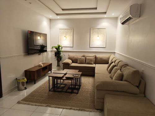 Hera Street Apartment | Luxury apartment, 3 bedrooms, living room, kitchen
