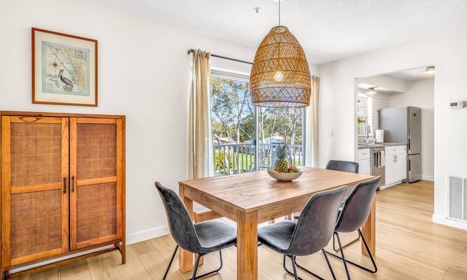 Sarasota Apartment | Luxury Apartment Close to Beach with Heated Pool