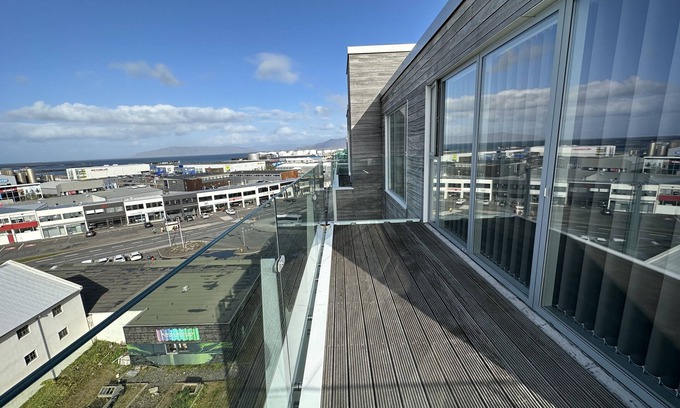 Vesturbær Apartment | Luxury apartment downtown Reykjavik with view over the city