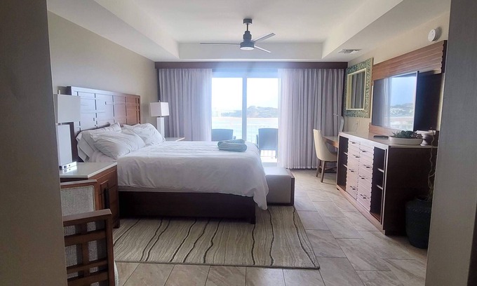 Dawn Beach Estates Hotel | Luxury apartment for 2 to 8 people at the DBC/JW Marriott Hotel * SXM