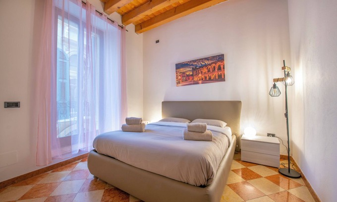 Citta Antica Apartment | Luxury Apartment in Historic Center-Free Wi-Fi and AC-Near Arena and Giulietta