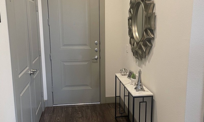 The Colony Apartment | Luxury Apartment in quiet neighborhood with free parking