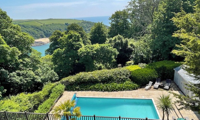 Salcombe Apartment | Luxury Apartment with outdoor pool! (open summer months only)