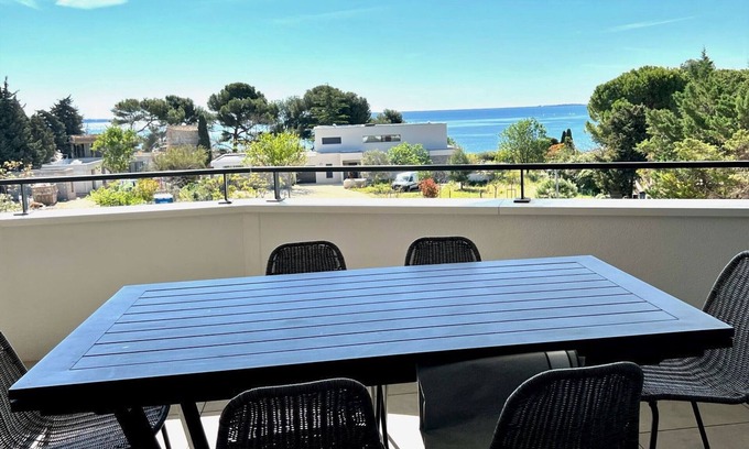 Meze Apartment | Luxury Apartment with Terrace Lagoon View, 2 Bedrooms and WIFI - Mèze