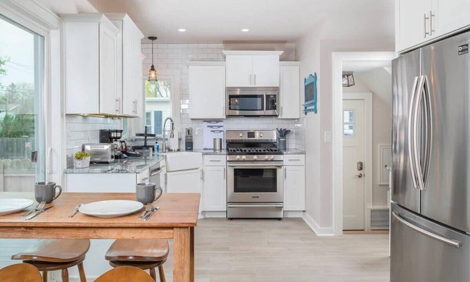 Appleton House | Luxury Appleton Home: 4 Bedrooms, BBQ & Free Parking