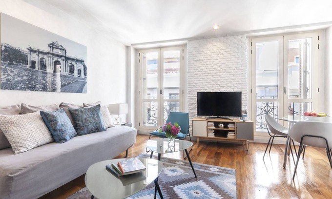 Huertas Apartment | Luxury Apt. Central Madrid. Barrio Letras, Steps to Museums, Plazas and GranVia