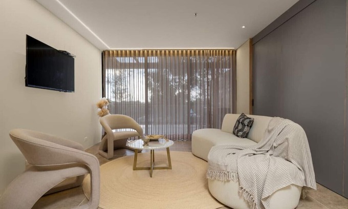 Envigado Apartment | Luxury Apt in Alto Palmas with private Bathtub