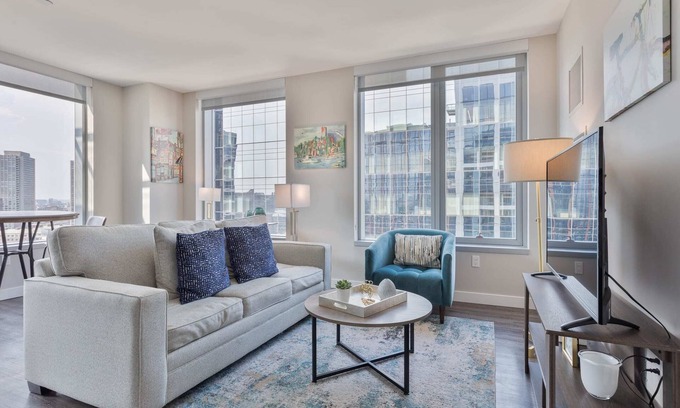 Boston Financial District Apartment | Luxury Apt with Balcony In Seaport